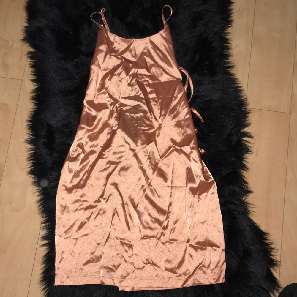 Super cute cross back satin dress💕